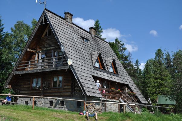 PTTK-Berghütte auf dem Berg Maciejowa